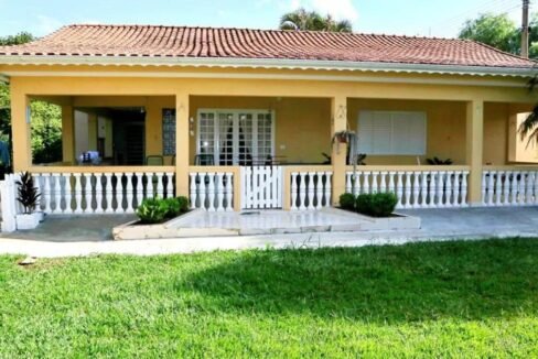 chácara 1.300m² pé na água