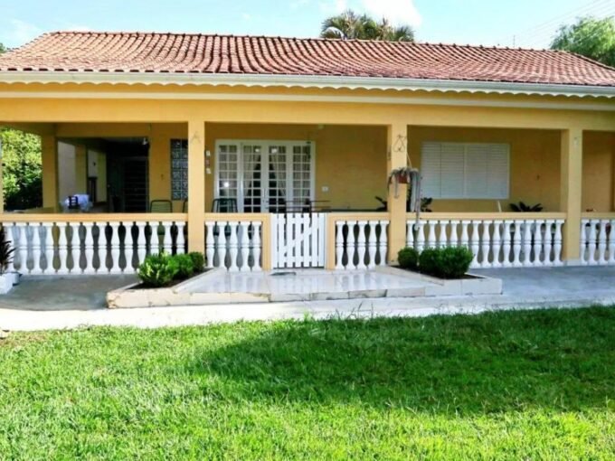 chácara 1.300m² pé na água