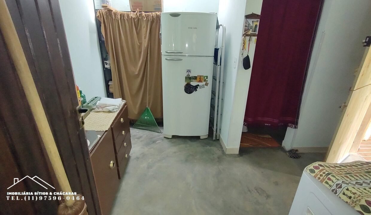 Chácara 1.755m² com riacho (41)