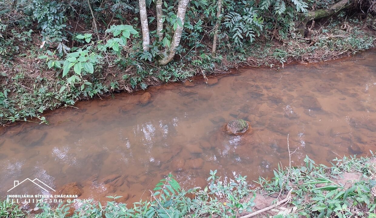 Chácara 1.755m² com riacho (78)