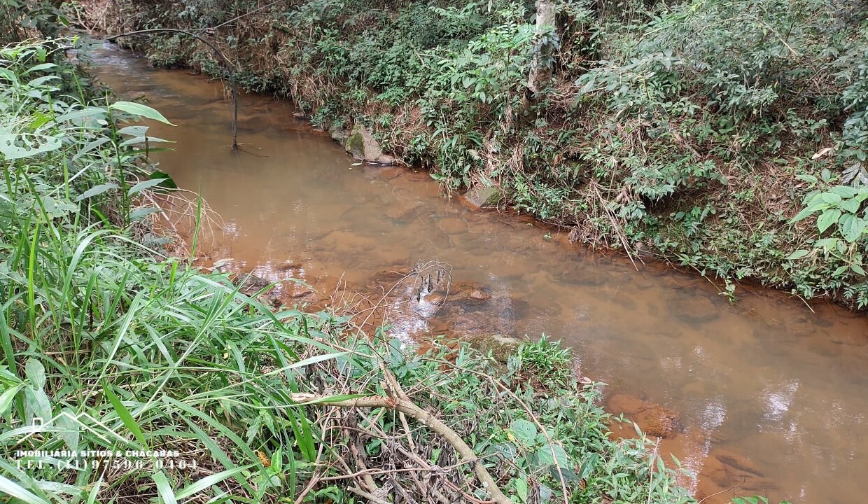 Chácara 1.755m² com riacho (88)