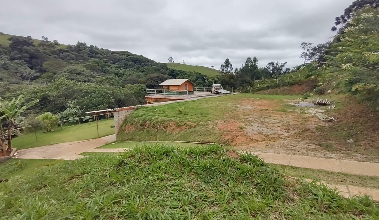 Chácara com riacho (8)