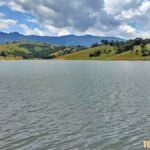 Terreno 1.000m² pé na água