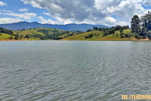 Terreno 1.000m² pé na água