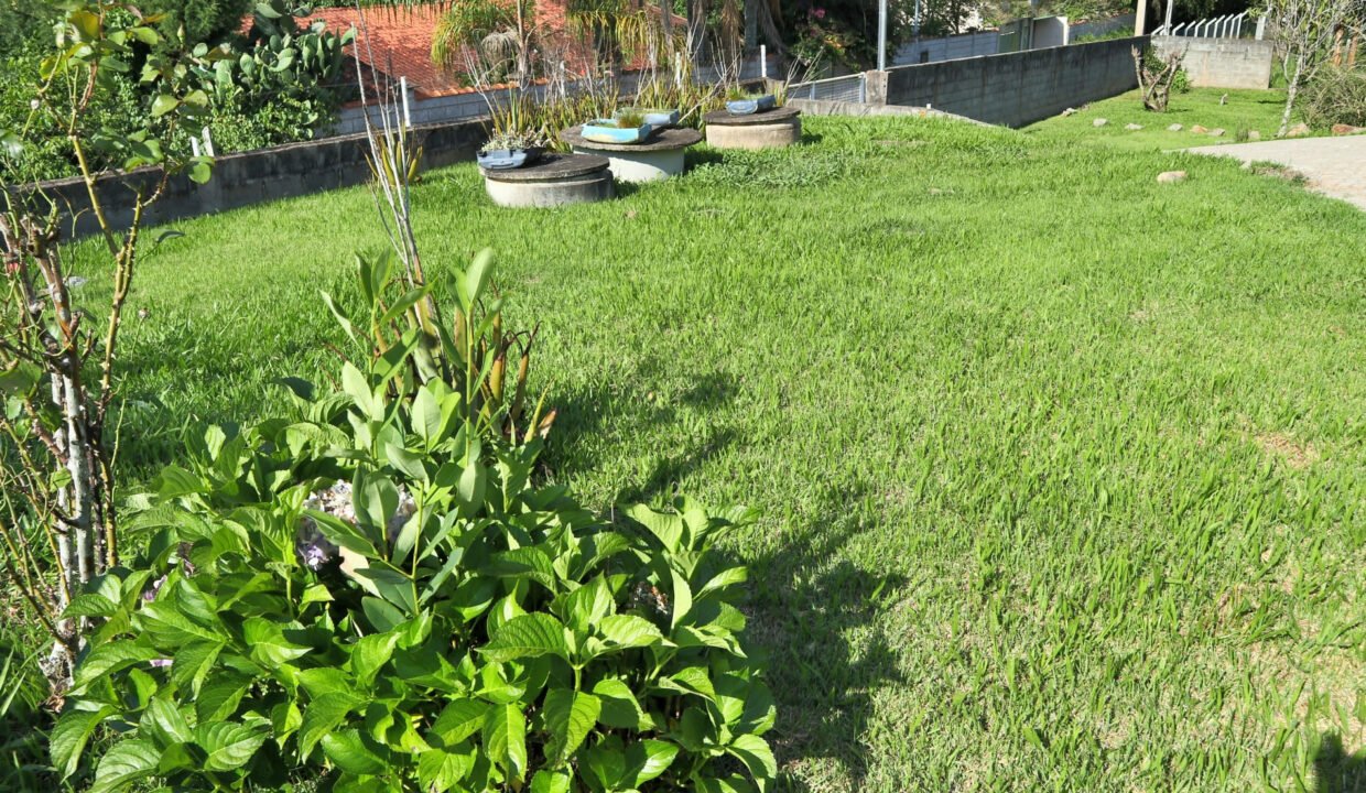 Chácara 2.300m² com piscina a venda em extrema MG (13)