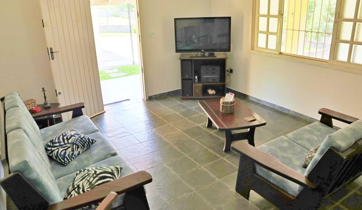 Chácara 2.300m² com piscina a venda em extrema MG (15)