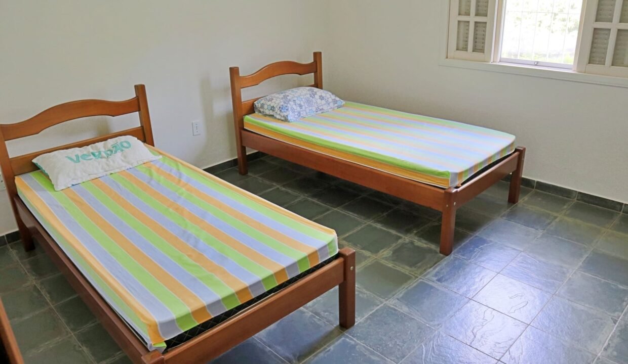 Chácara 2.300m² com piscina a venda em extrema MG (22)