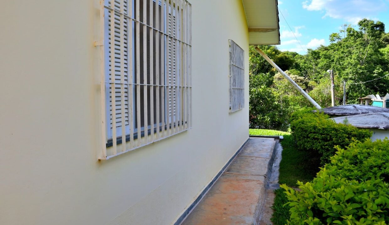 Chácara 2.300m² com piscina a venda em extrema MG (39)