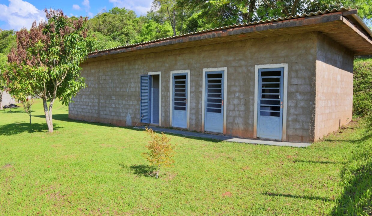 Chácara 2.300m² com piscina a venda em extrema MG (4)
