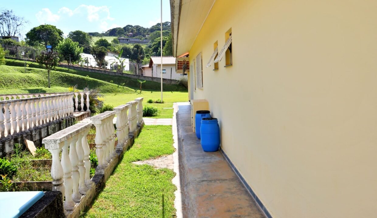 Chácara 2.300m² com piscina a venda em extrema MG (40)