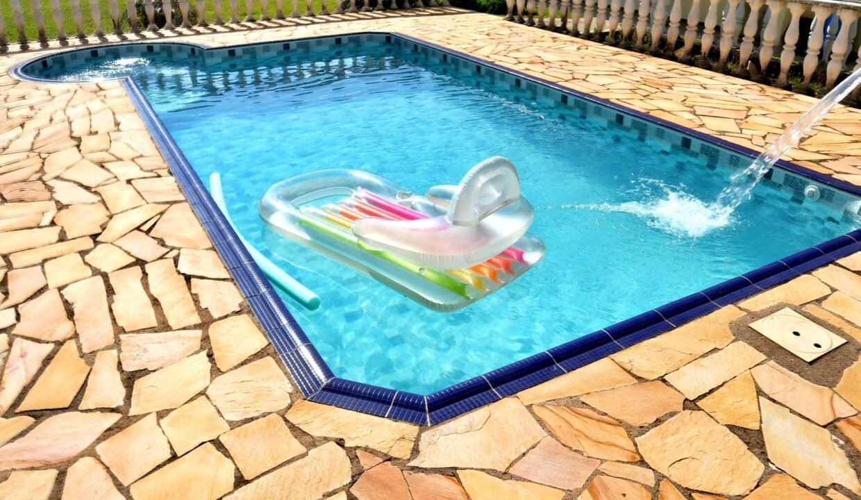 Chácara 2.300m² com piscina a venda em extrema MG (42)