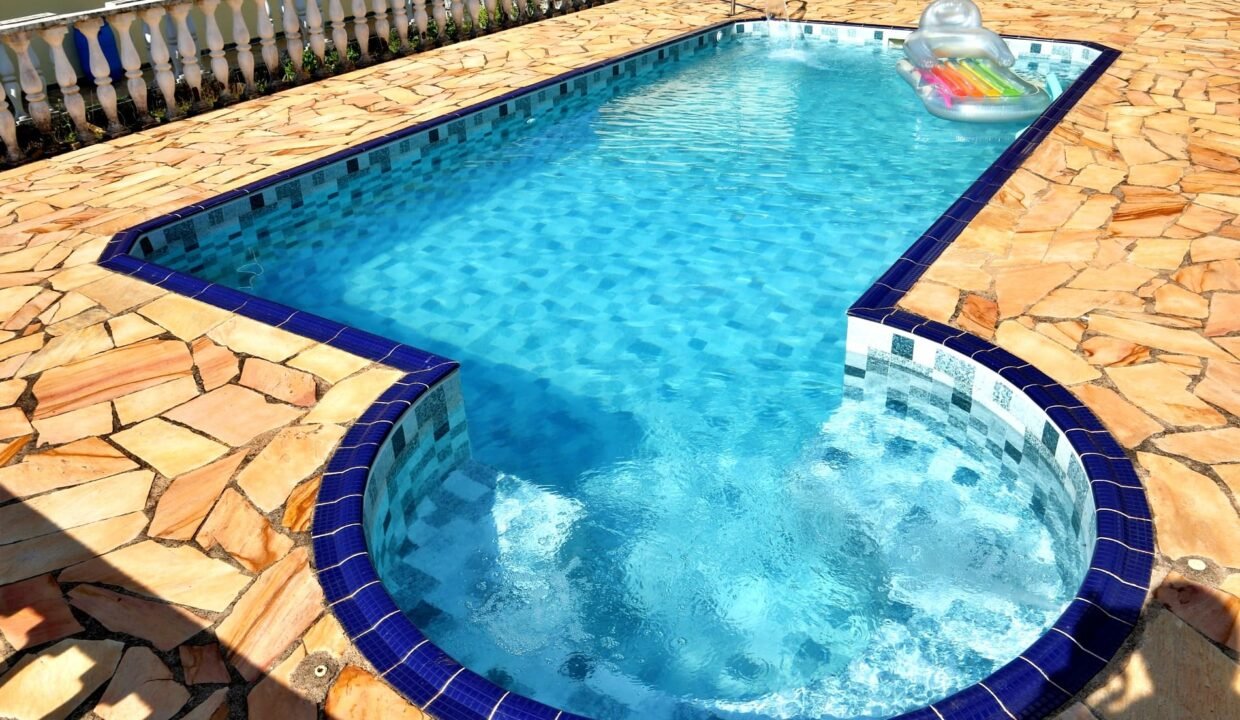 Chácara 2.300m² com piscina a venda em extrema MG (43)