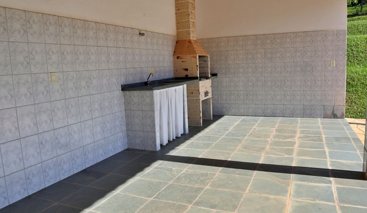 Chácara 2.300m² com piscina a venda em extrema MG (46)