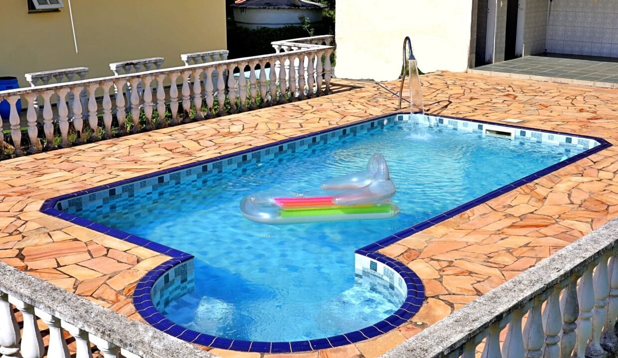 Chácara 2.300m² com piscina a venda em extrema MG (47)