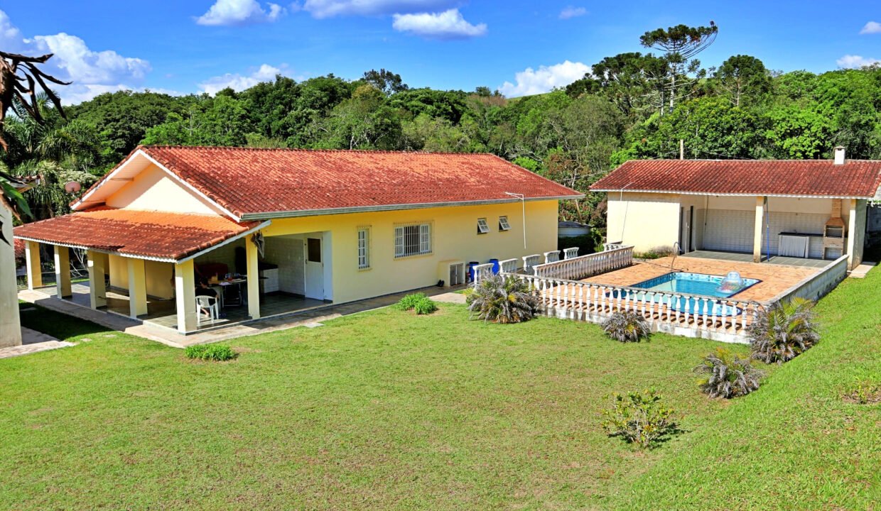 Chácara 2.300m² com piscina a venda em extrema MG (48)