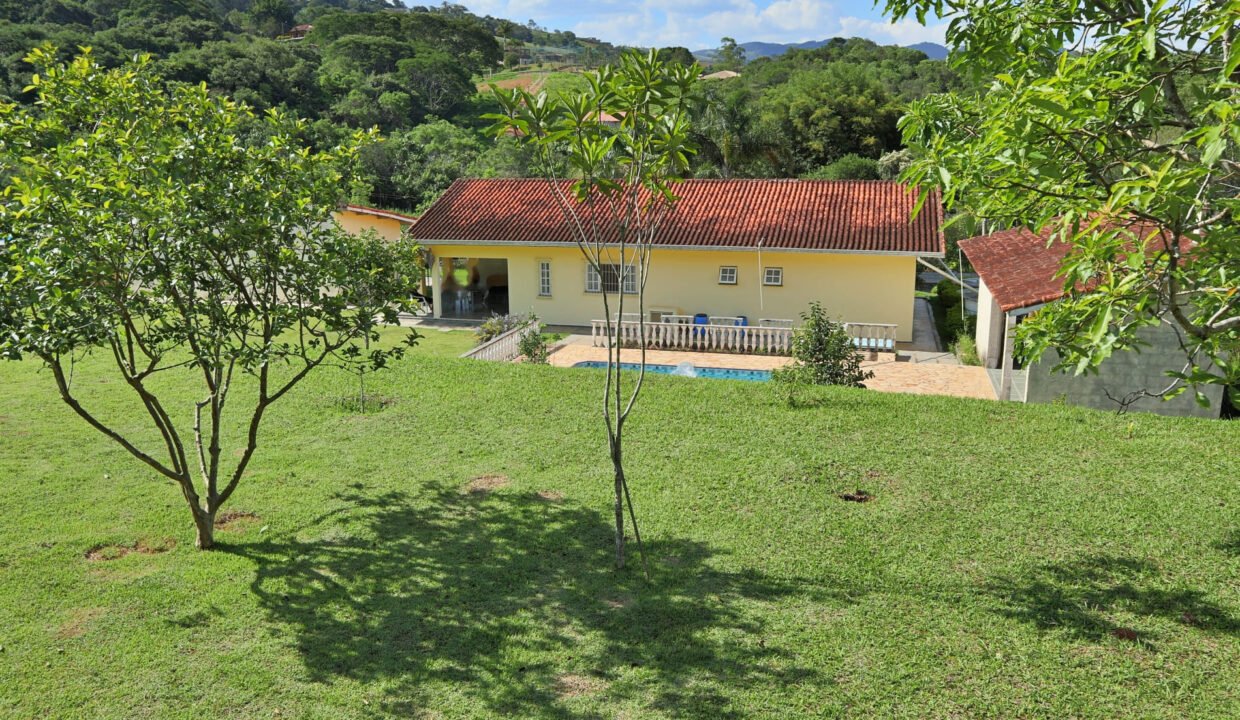 Chácara 2.300m² com piscina a venda em extrema MG (50)
