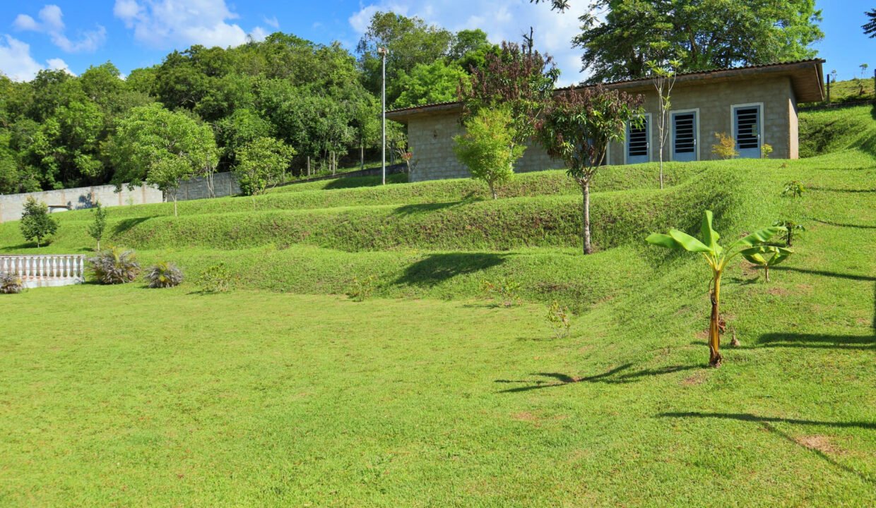 Chácara 2.300m² com piscina a venda em extrema MG (6)