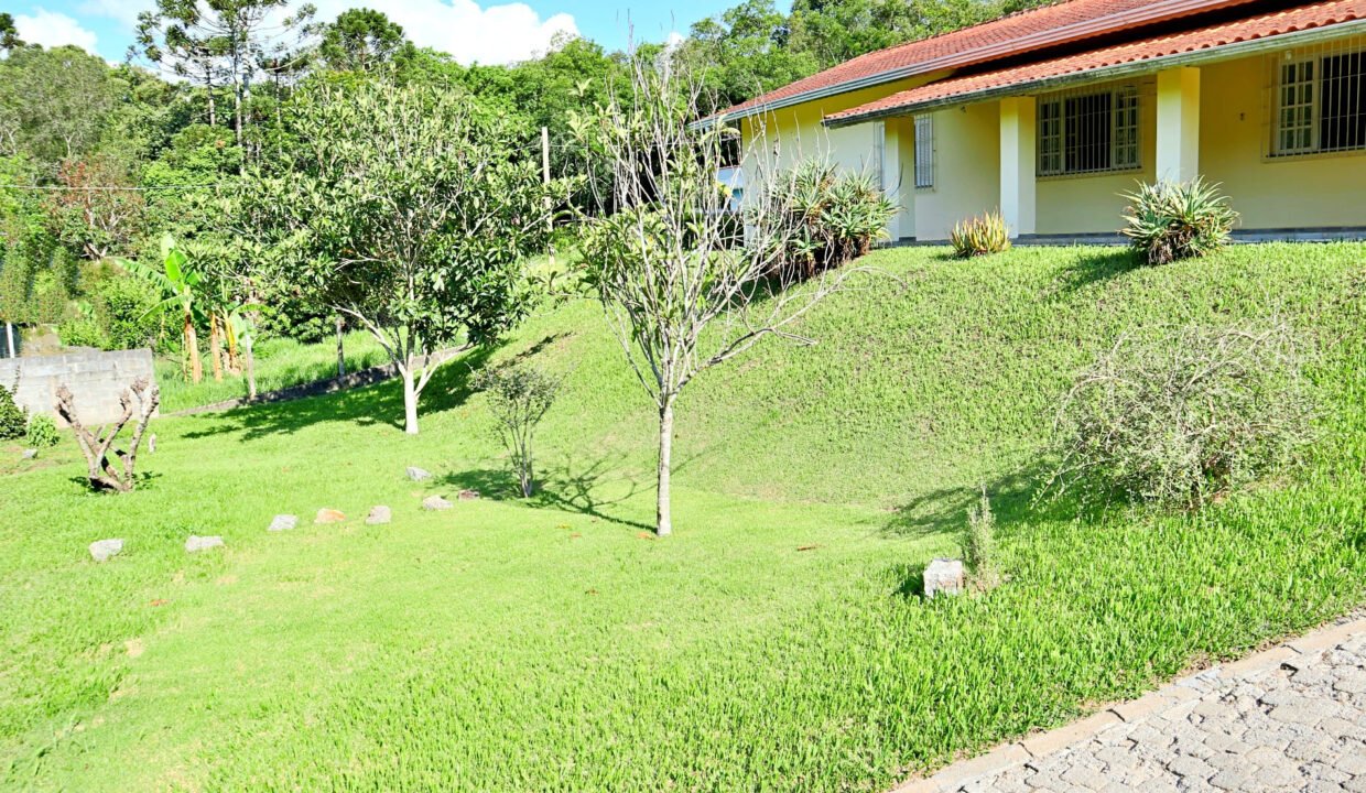 Chácara 2.300m² com piscina a venda em extrema MG (9)